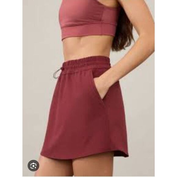 Athleta Down High Rise 15" Skirt. WINE US S NWT - Picture 1 of 8